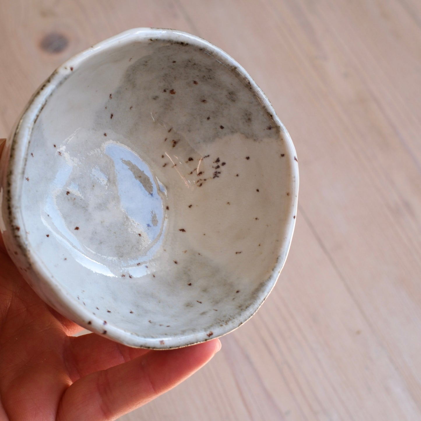 Liten skål, handgjord med två leror i stengods