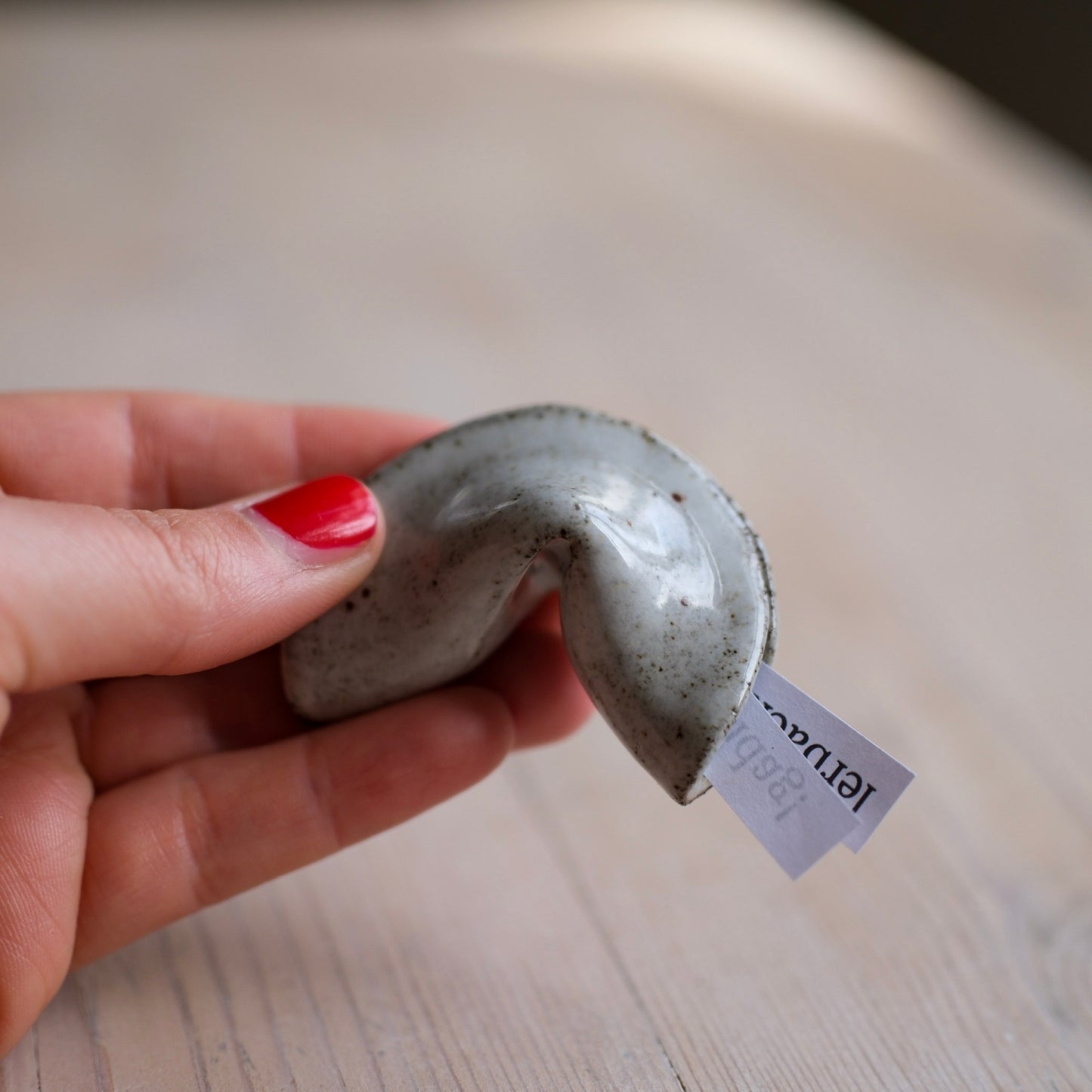 Handgjord fortune cookie i stengods, glansig
